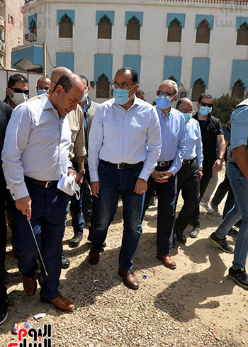 الدكتور مصطفى مدبولى رئيس الوزراء يتفقد قرى مركز شيبين القناطر (5)