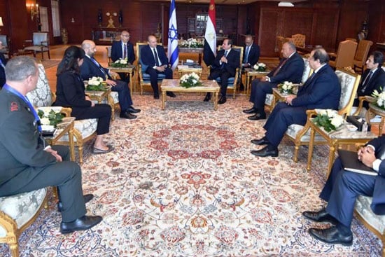 جلسه الرئيس عبد الفتاح السيسى ورئيس وزراء اسرائيل (10)