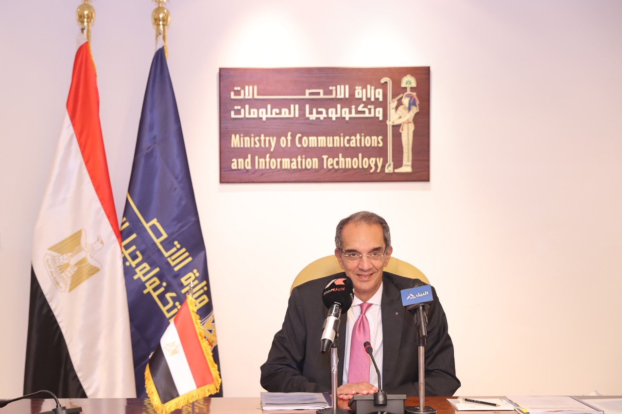 عمرو طلعت وزير الاتصالات