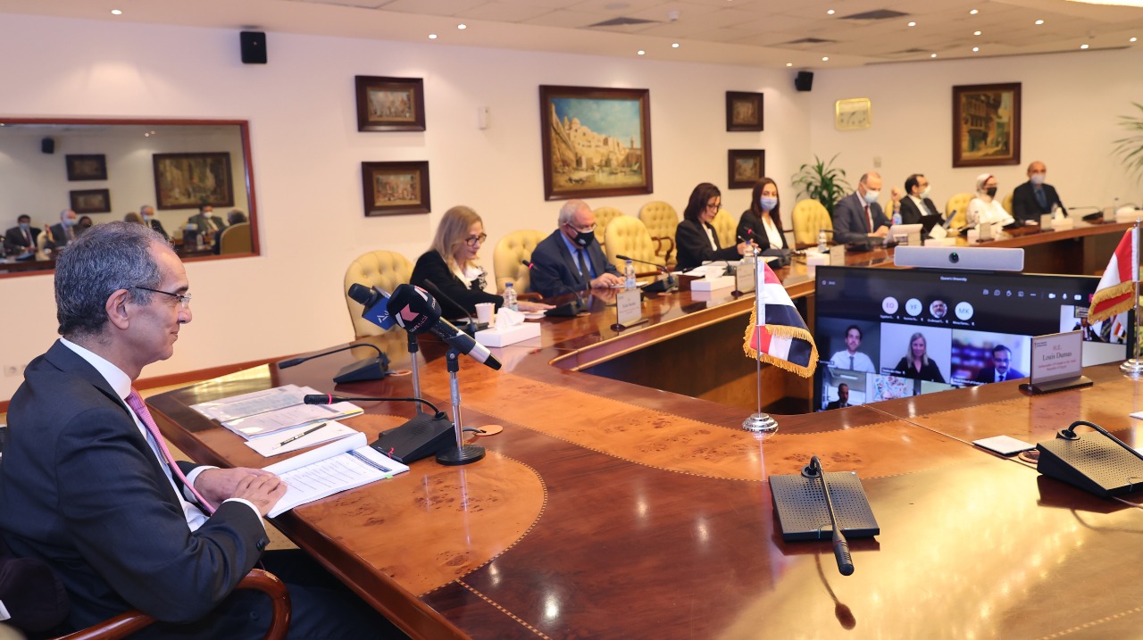 الدكتور عمرو طلعت وزير الاتصالات ومسئولي الوزارة مع ممثلي السفارة الكندية في مصر