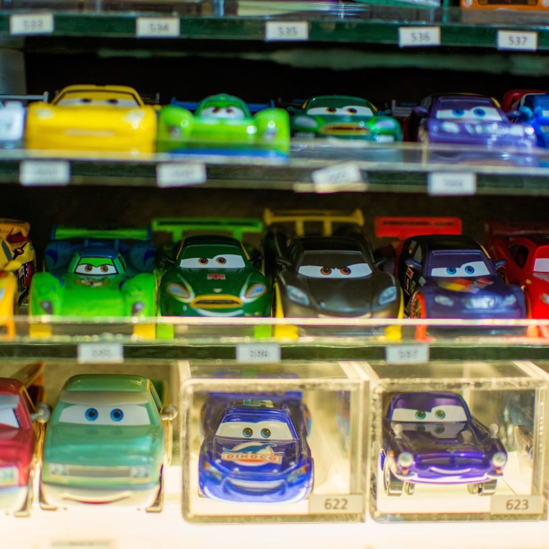 الرجل ومجموعه سياراته (4)