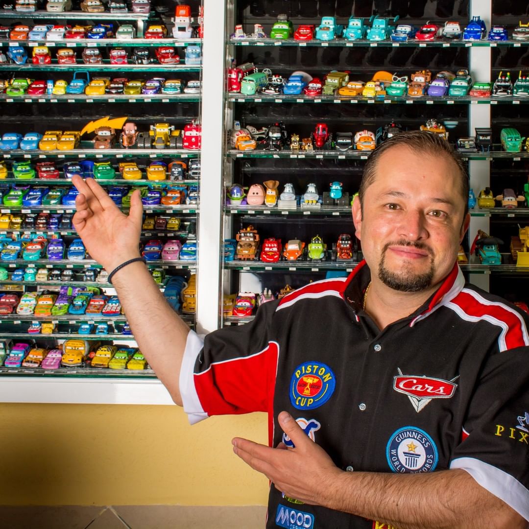 الرجل ومجموعه سياراته (6)