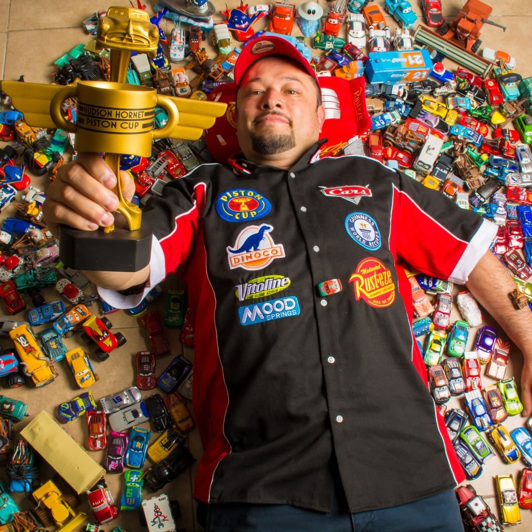 الرجل ومجموعه سياراته (5)