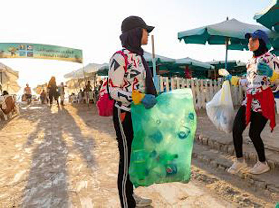 حملة موسعة بالإسكندرية احتفالا باليوم العالمى لتنظيف الشواطئ (3)