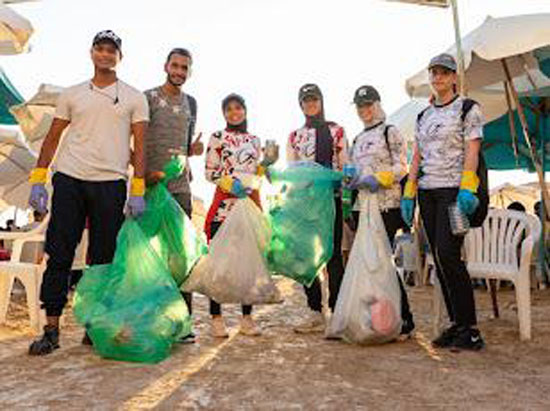 حملة موسعة بالإسكندرية احتفالا باليوم العالمى لتنظيف الشواطئ (6)