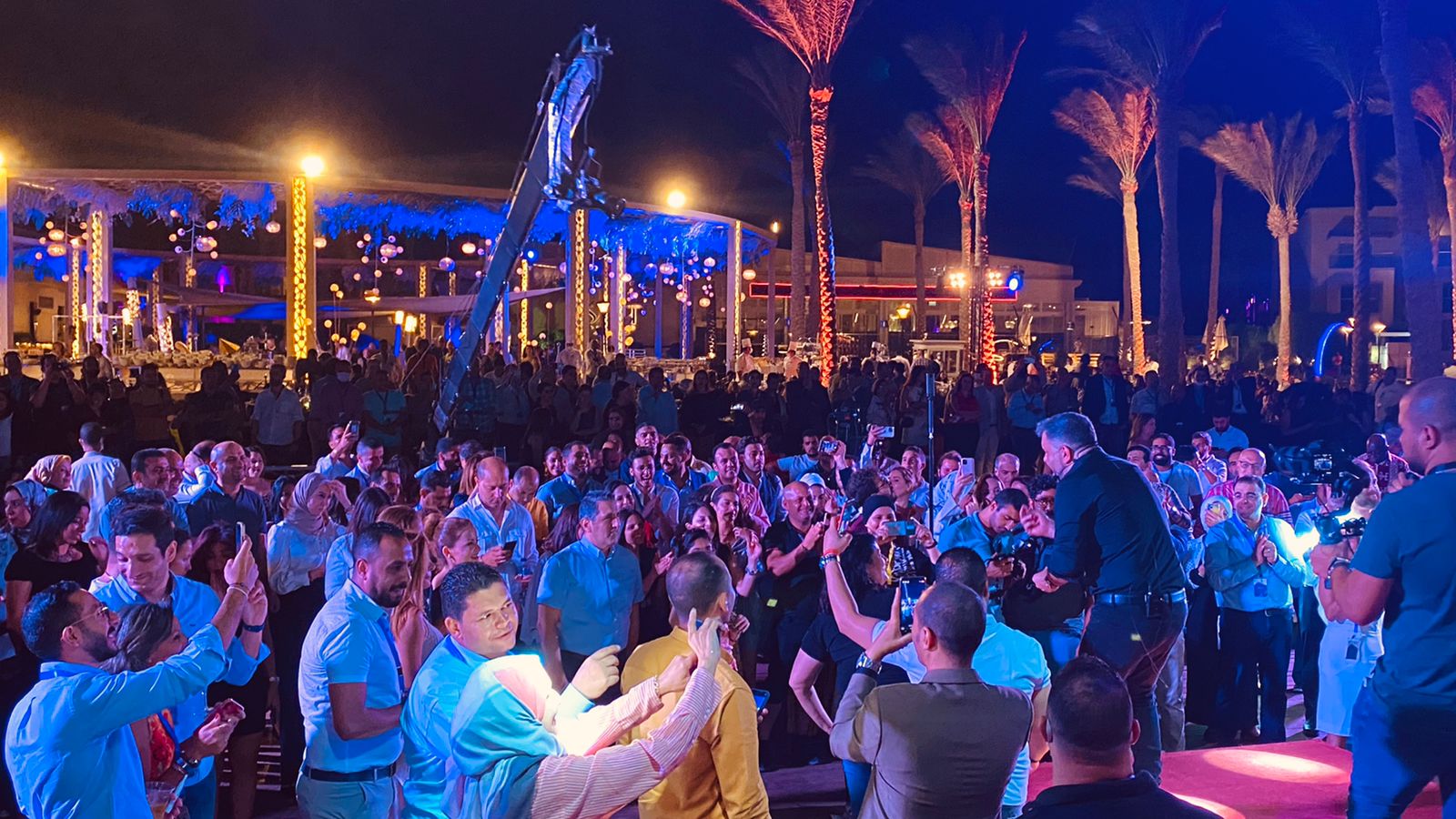 إدوارد وفريقه جيبسي يحيان حفل غنائي في شرم الشيخ (1)
