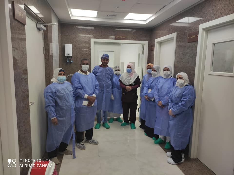الفريق الطبى فى مستشفي طب وجراحة العيون بالمجمع الطبي الدولي