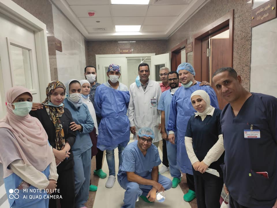فريق مستشفي طب وجراحة العيون بالمجمع الطبي الدولي بالأقصر