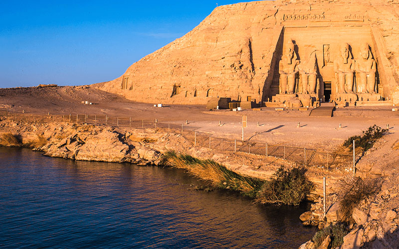 معبد ابو سمبل من امام ضفاف النيل