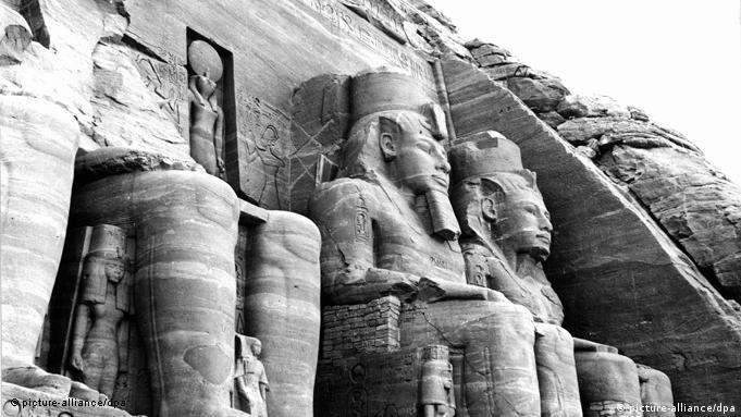 صورة من معبد ابو سمبل سنة 1964