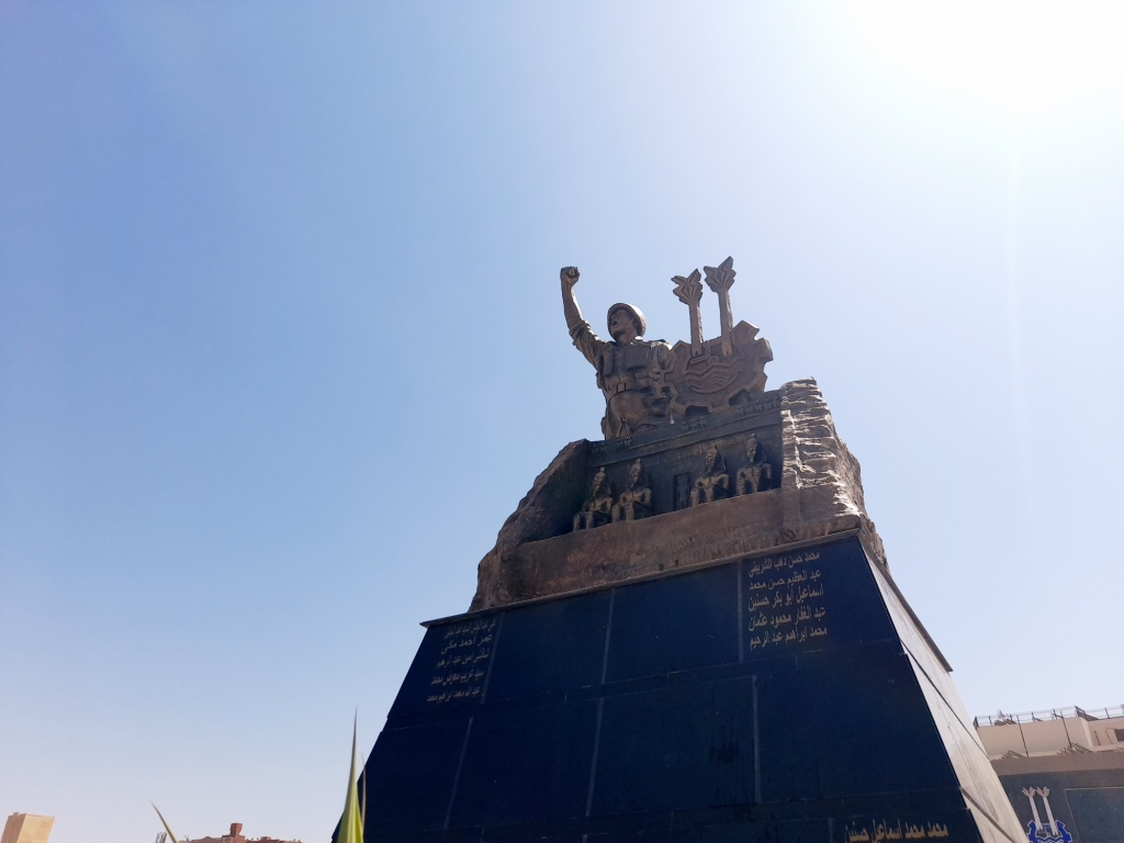 الجندى المجهول يعلو معبد أبوسمبل