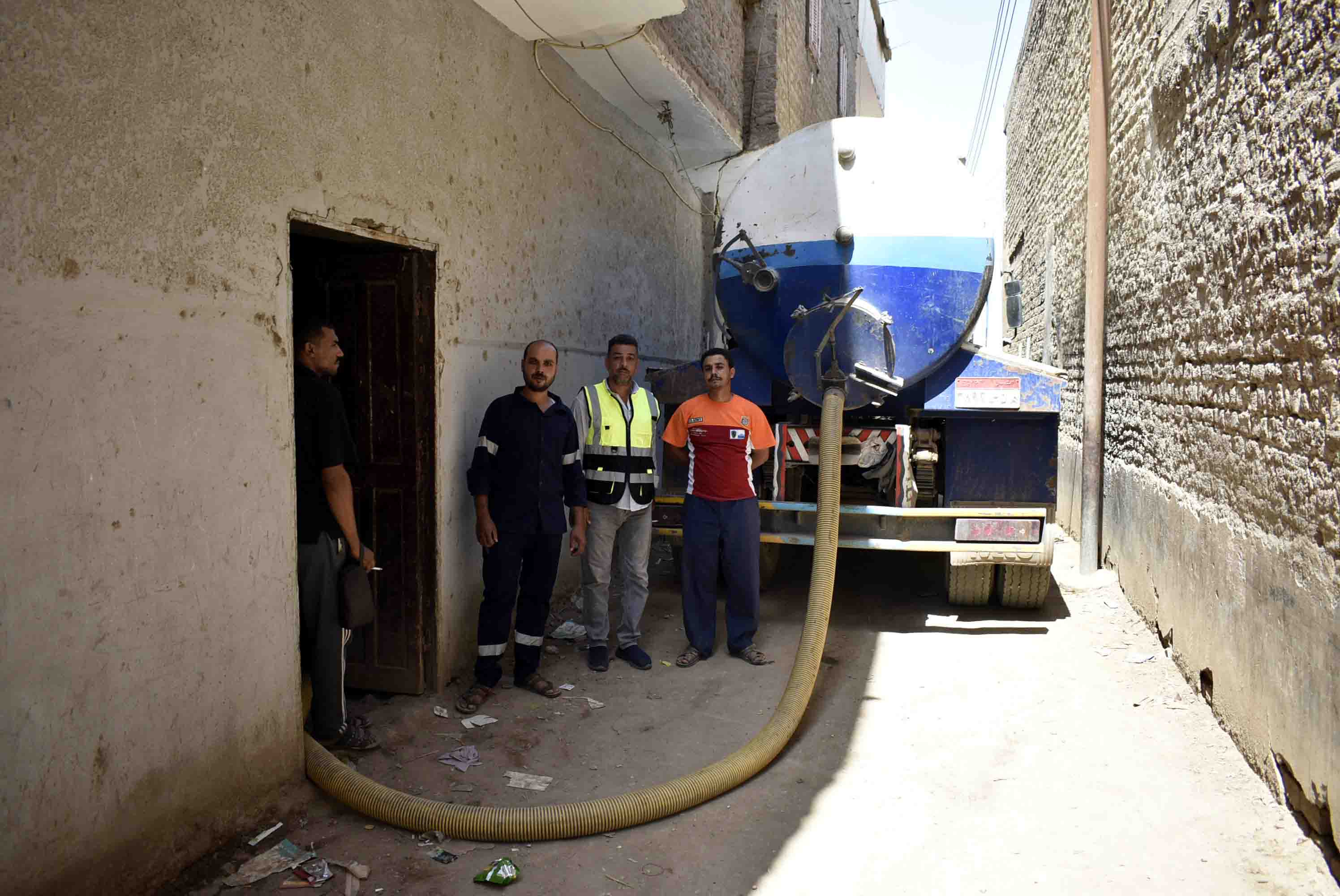 القافلة المائية تصل قرية روافع العيساوية بمركز المنشاة بسوهاج (4)