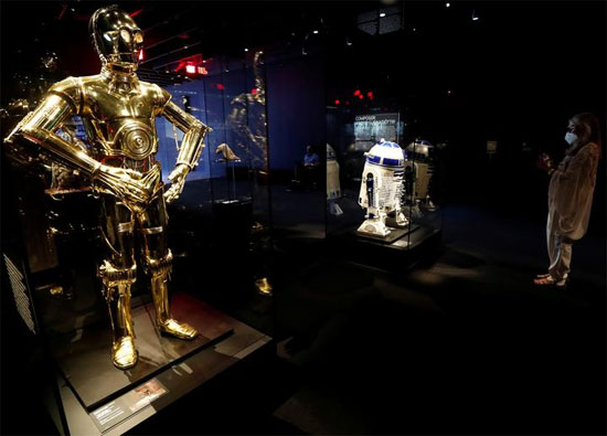 دلة C-3PO ووحدة تحكم عن بعد R2-D2 من Star Wars