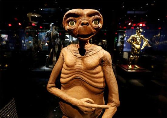 نموذج من ET The Extra-Terrestrial