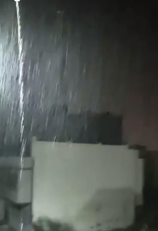 سقوط الأمطار بشوارع مدينة العريش  (1)