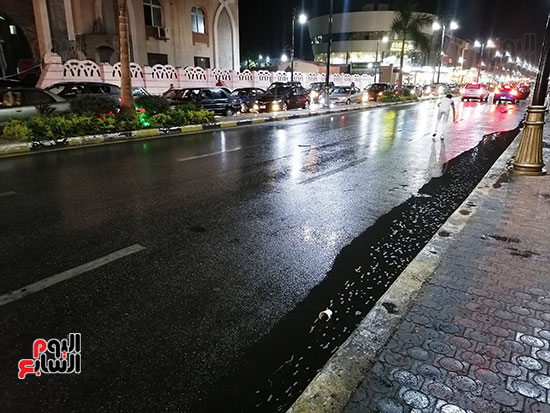 جانب من سقوط الأمطار جانب من سقوط الأمطار