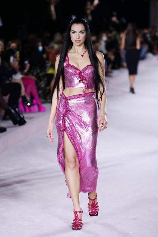 Dua Lipa leads the Versace show at Milan Fashion Week (2)