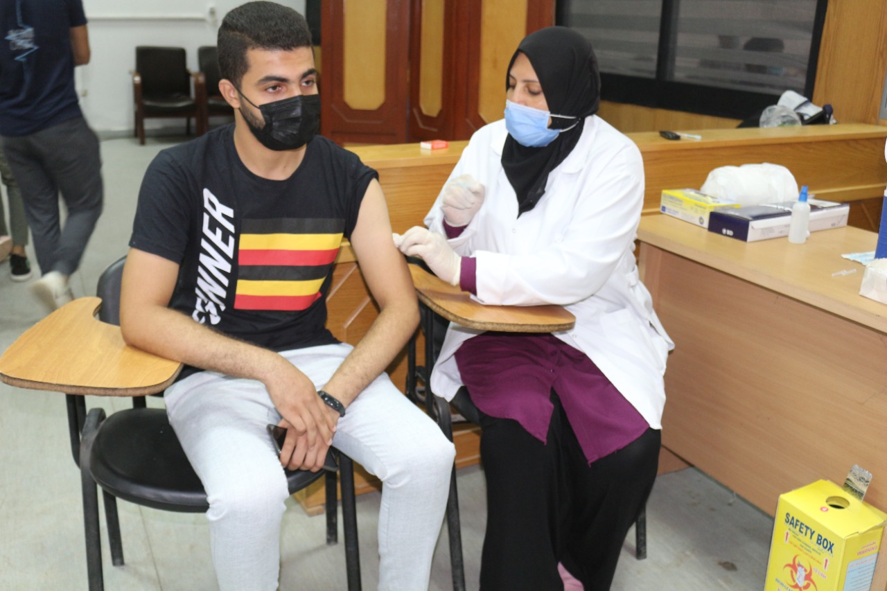 جامعة المنصورة تبدأ المرحلة الثانية لتطعيم طلابها بلقاح كورونا (5)