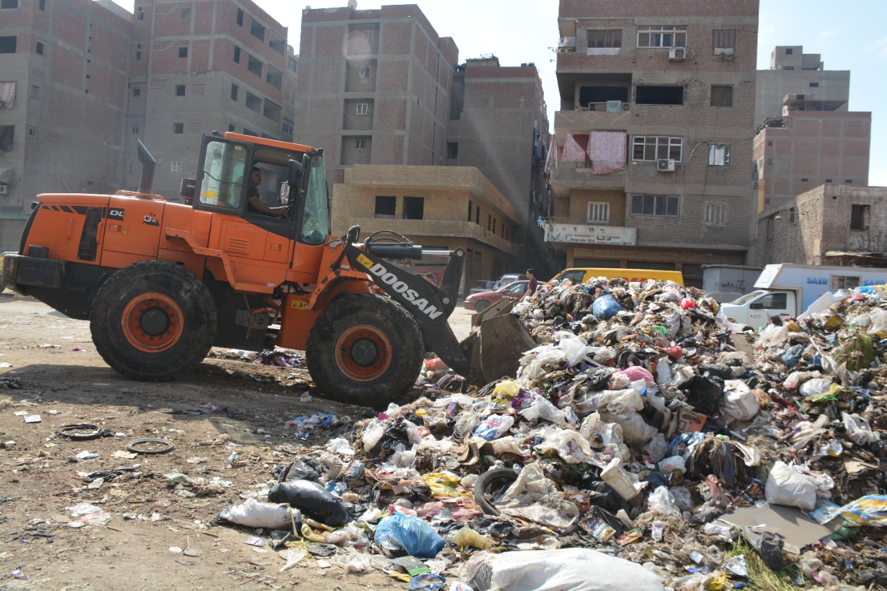 محافظ القليوبية يتابع أعمال النظافة بشبرا (4)