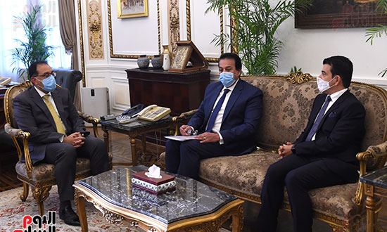 رئيس الوزراء يلتقى المدير العام لمنظمة العالم الإسلامى (2)