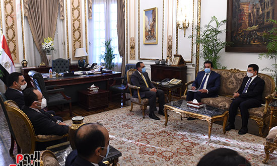 رئيس الوزراء يلتقى المدير العام لمنظمة العالم الإسلامى (3)