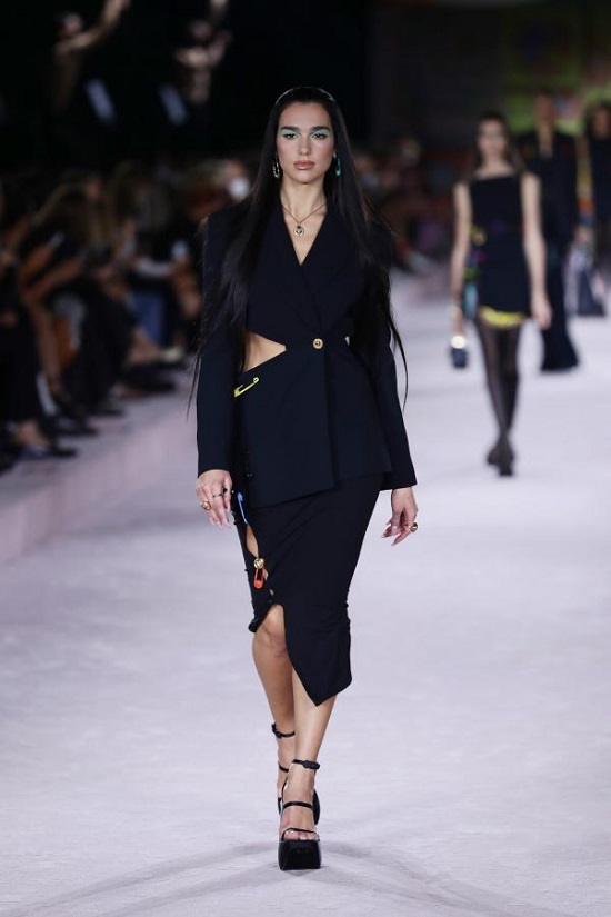 Dua Lipa leads the Versace show at Milan Fashion Week (1)
