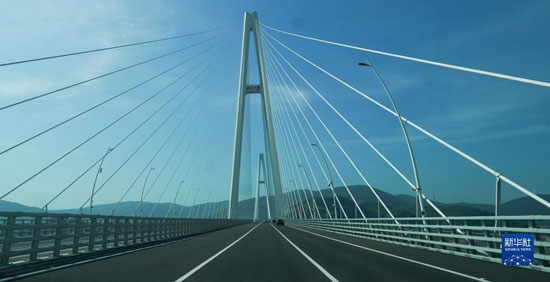 يعد جسر نهر تشيبى يانجتسى، أكبر جسر معلق في العالم