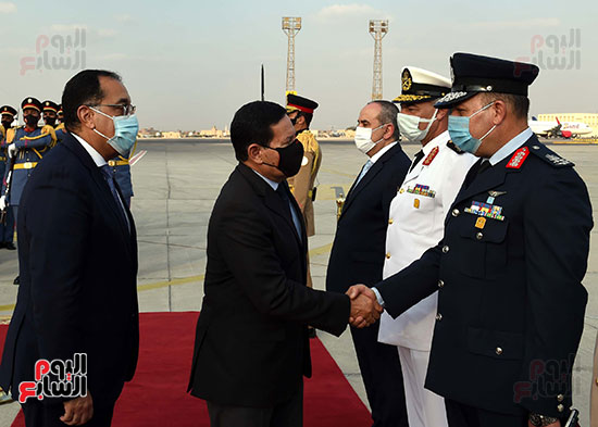 رئيس الوزراء يستقبل نائب الرئيس البرازيلى بمطار القاهرة  (11)