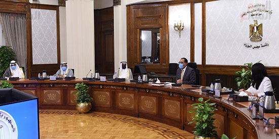 رئيس الوزراء يلتقى مدير عام الصندوق الكويتى (2)