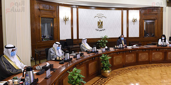 رئيس الوزراء يلتقى مدير عام الصندوق الكويتى (4)