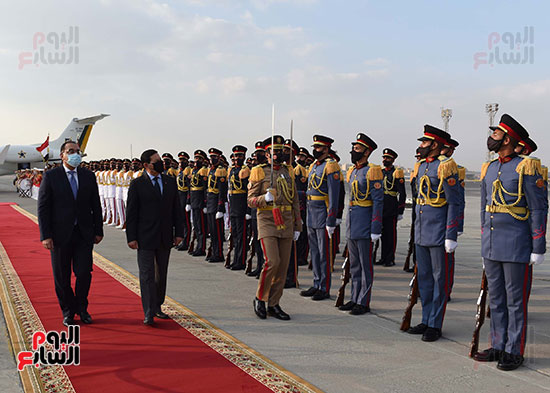 رئيس الوزراء يستقبل نائب الرئيس البرازيلى بمطار القاهرة  (8)