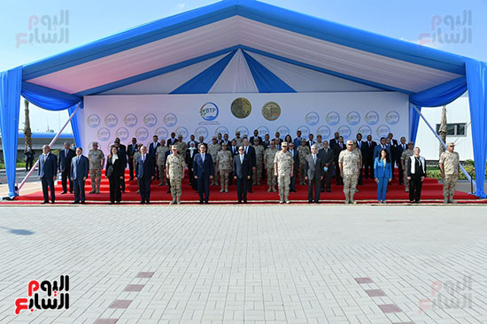 الرئيس السيسي يفتتح محطة معالجة مياه مصرف بحر البقر (4)