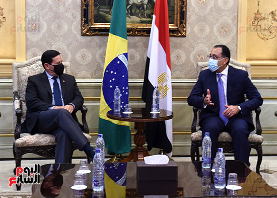 رئيس الوزراء يستقبل نائب الرئيس البرازيلى بمطار القاهرة  (16)