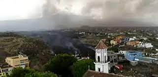 االحمم البركانية تدمر برج الكنيسة