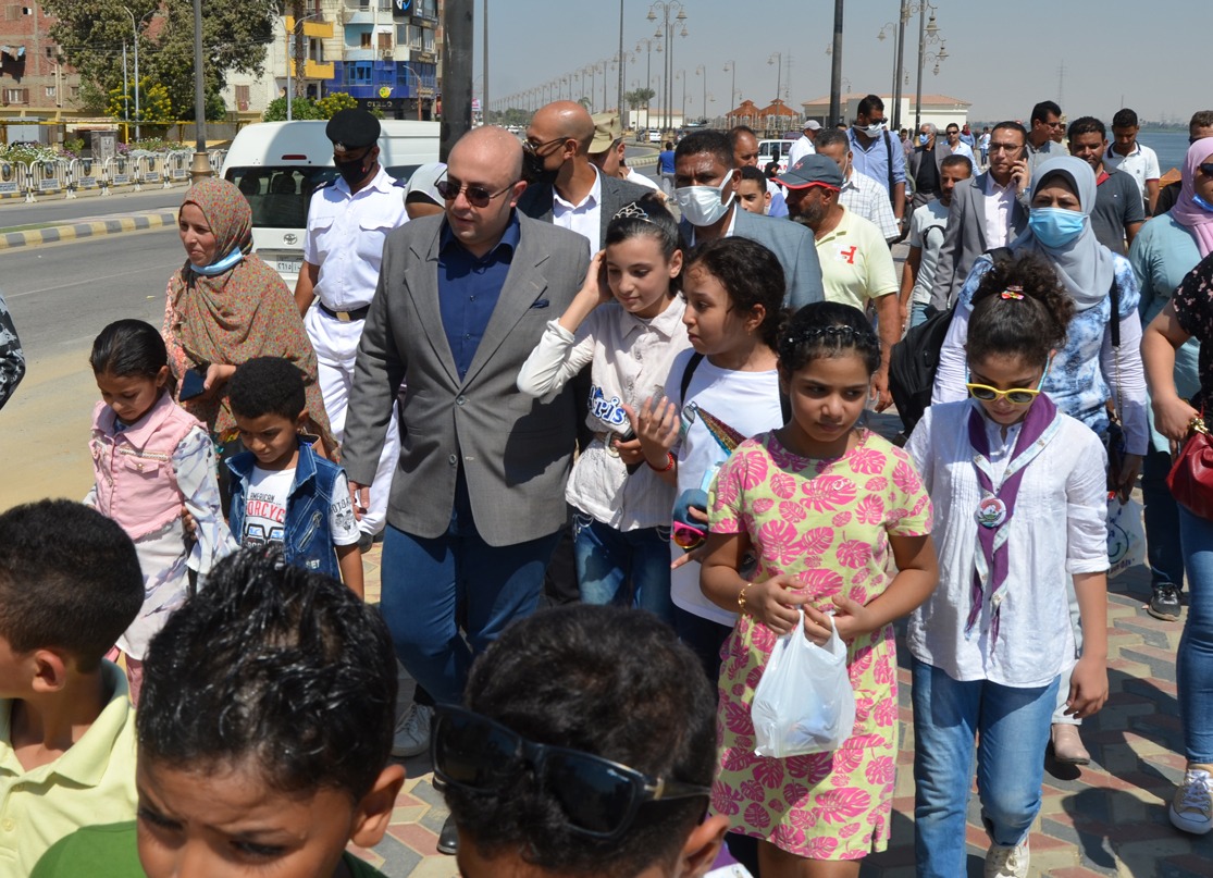 محافظ بنى سويف يصطحب عدداً من الطلائع والشباب لزيارة عدد من المشروعات القومية وحياة كريمة (11)