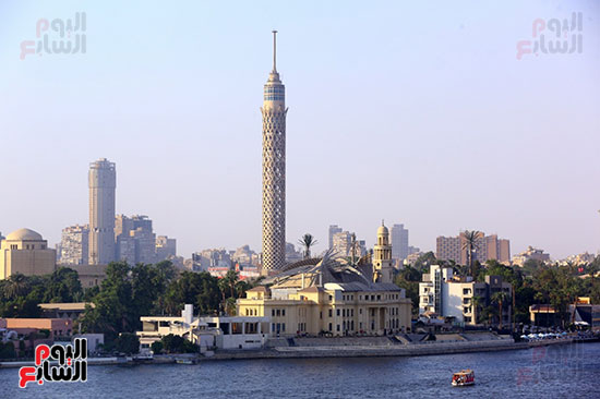 برج القاهرة يتلألأ فى وسط النيل