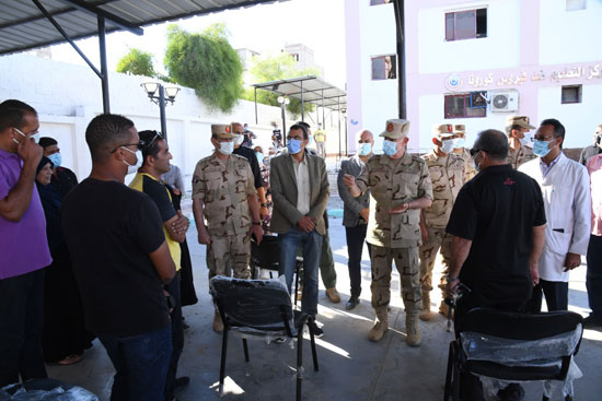 رئيس أركان حرب القوات المسلحة يتفقد الحالة الأمنية بشمال سيناء  (7)