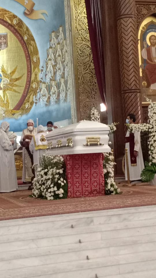 الجثمان فى الكاتدرائية