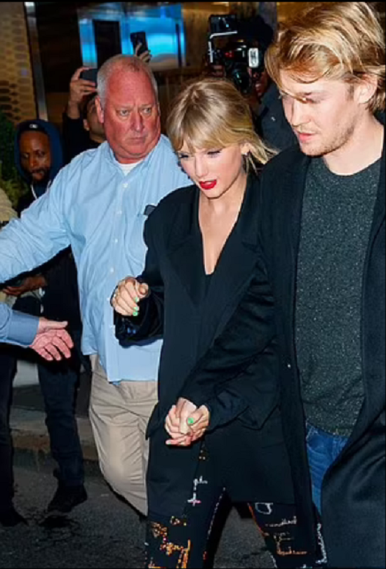 Taylor Swift gives up her bodyguards to protect Harry and Meghan (1)