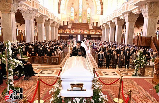 جنازة الأنبا هدرا فى الكاتدرائية المرقسية بالعباسية