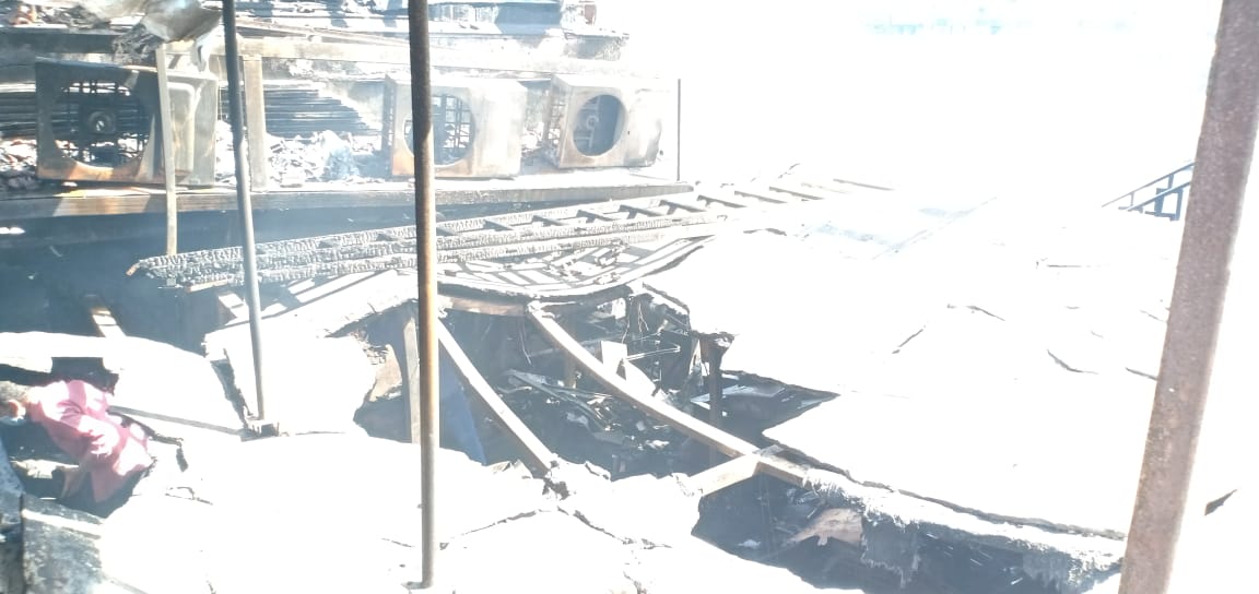 آثار دمار مطعم شهير بالإسكندرية بسبب حريق هائل  (2)