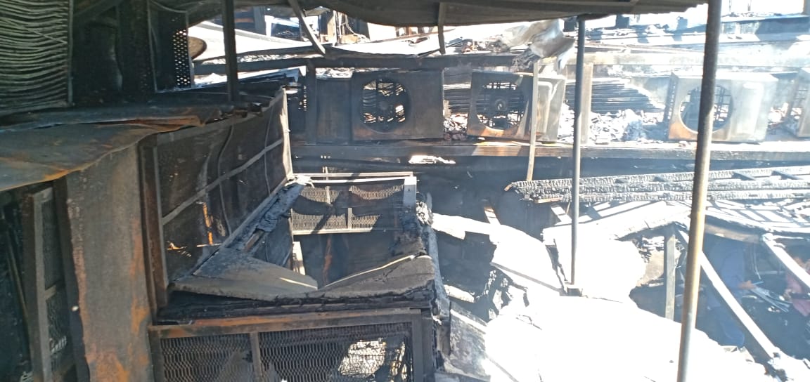 آثار دمار مطعم شهير بالإسكندرية بسبب حريق هائل  (6)