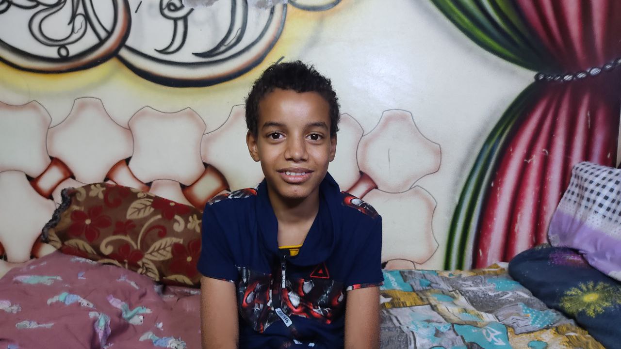 الطفل محمد عاد لمنزله بعد أيام من السفر للعب للأهلى