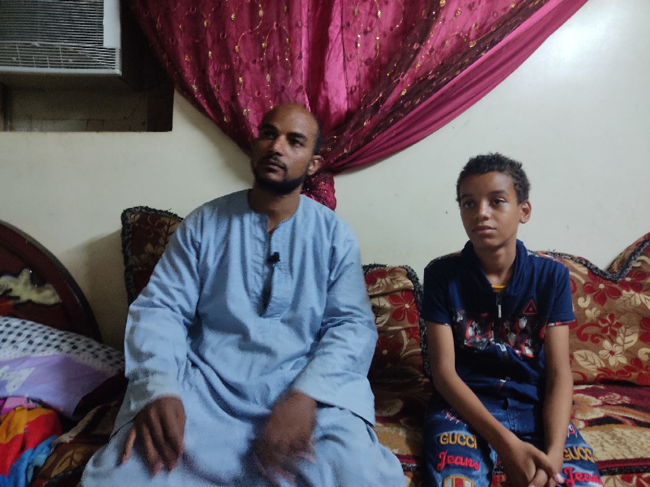 لقاء والد الطفل محمد خلال عودته لمنزله