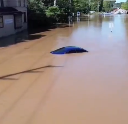 الفيضانات تملء الشوارع