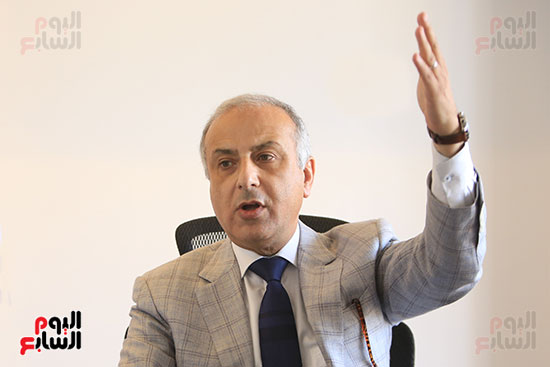 الدكتور حسام الملاحى رئيس جامعة النهضة (8)
