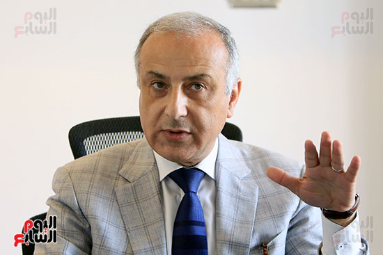 الدكتور حسام الملاحى رئيس جامعة النهضة (9)