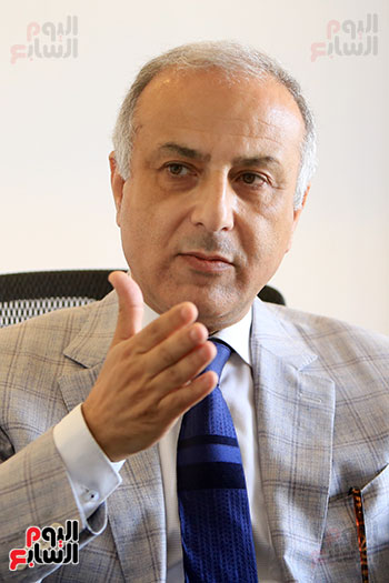 الدكتور حسام الملاحى رئيس جامعة النهضة (1)