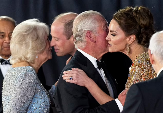 Body language expert explains the nature of the relationship between Kate Middleton and Prince Charles (4)