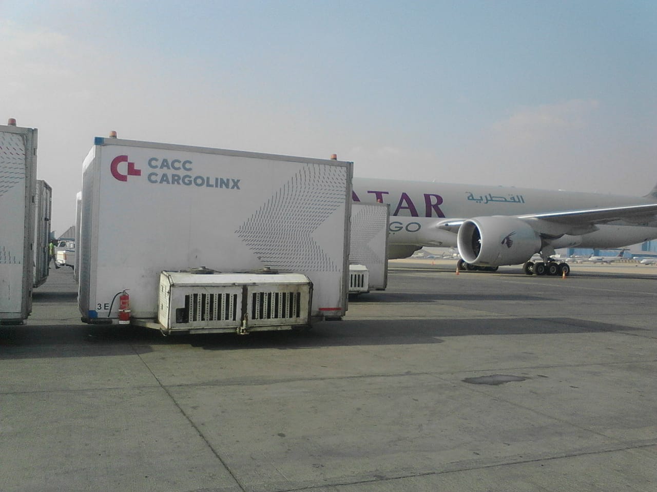وصول لقاح فايزر لمطار  القاهرة (2)